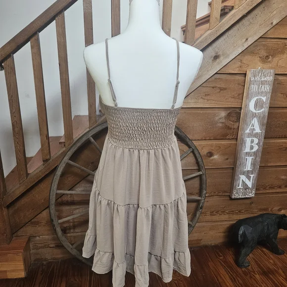 Popular 21 Tiered Midi Dress - Picture 5 of 8